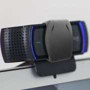Logitech Pro HD C920s – cameră web Full HD 1080p cu lentilă avansată și privacy shutter