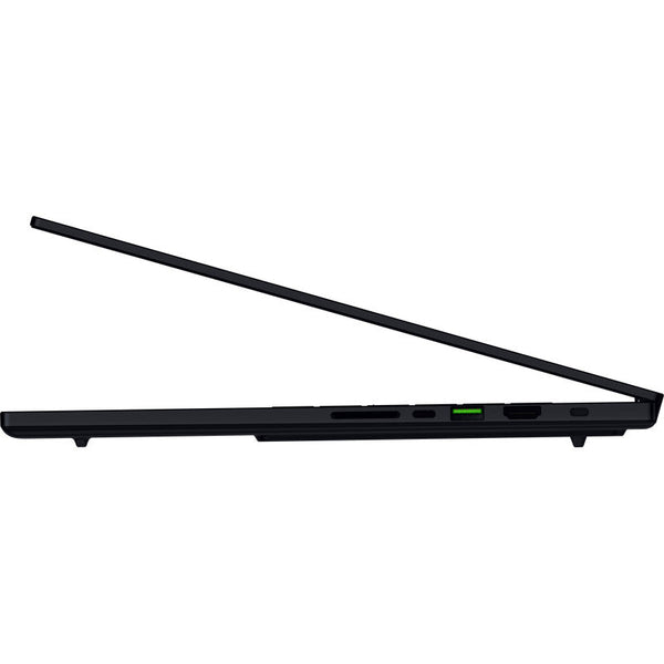 Laptop gaming RAZER Blade 16, AMD Ryzen AI 9 365 pana la 5GHz, 16