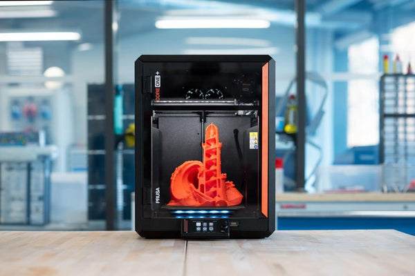 imprimanta 3D Prusa CORE One Plus complet inchisa