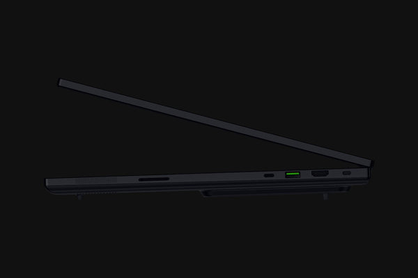 Razer Blade 18 porturi laterale conectivitate 2