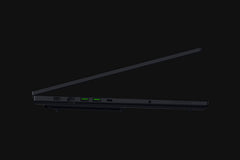Razer Blade 18 porturi laterale conectivitate
